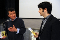 Il Direttore del Festival Rodrigo Díaz  presenta il giornalista e saggista  Fabio Veneri